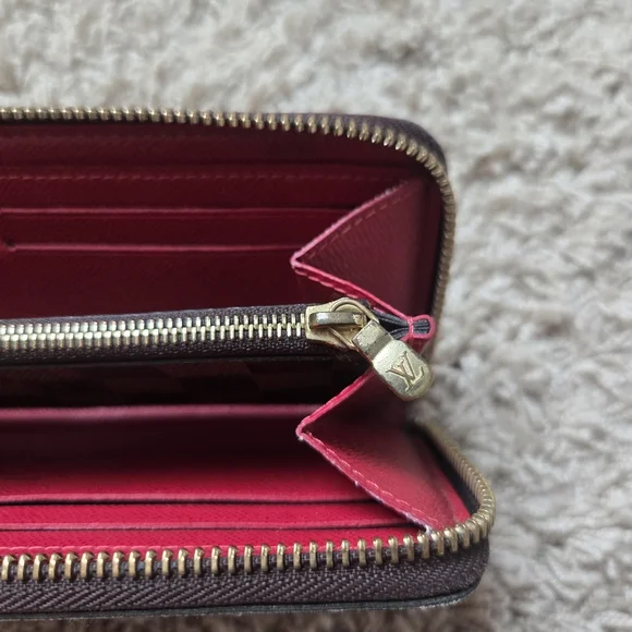 Louis Vuitton Wallet - Picture 9 of 14